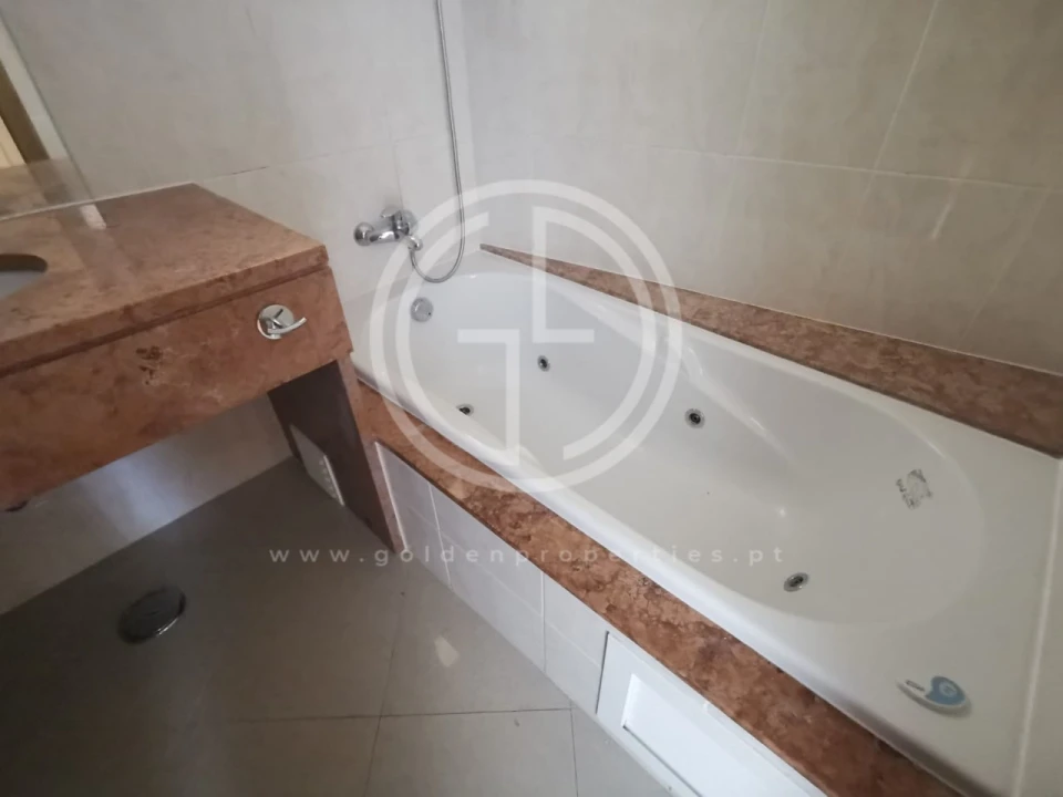 Apartamento T3 para Venda em Quarteira Foto 11