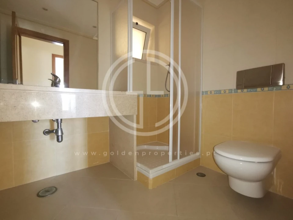 Apartamento T3 para Venda em Quarteira Foto 12