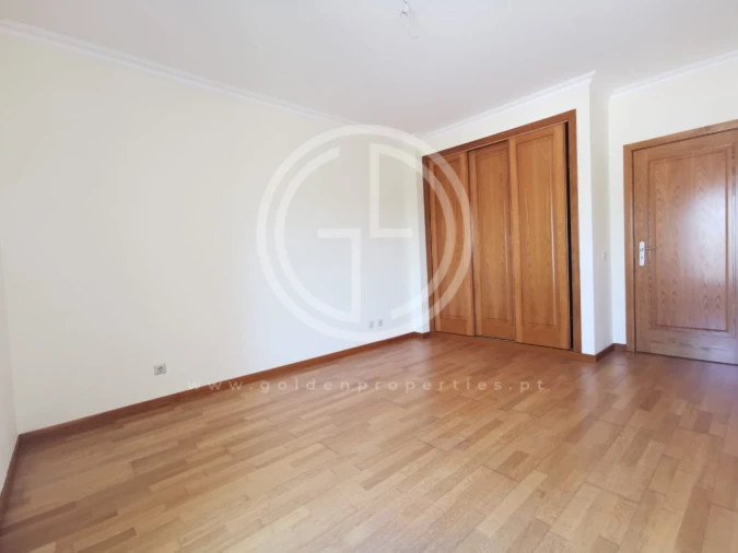 Apartamento T3 para Venda em Quarteira Foto 6