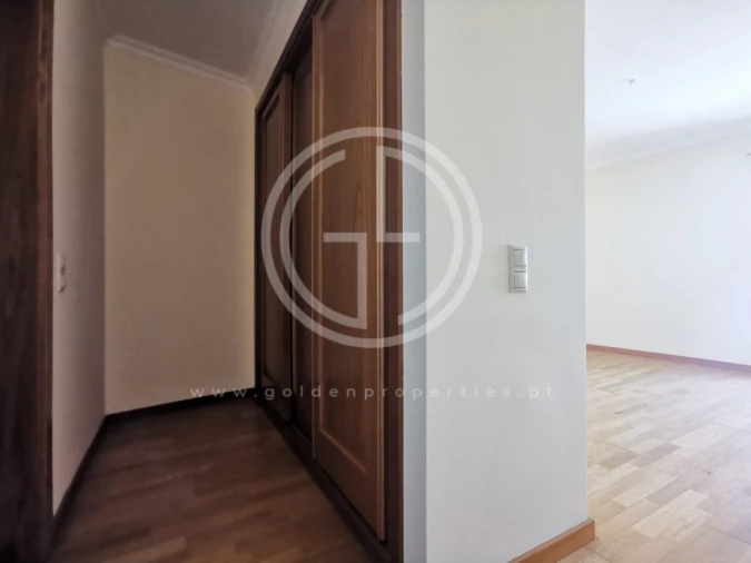 Apartamento T3 para Venda em Quarteira Foto 9