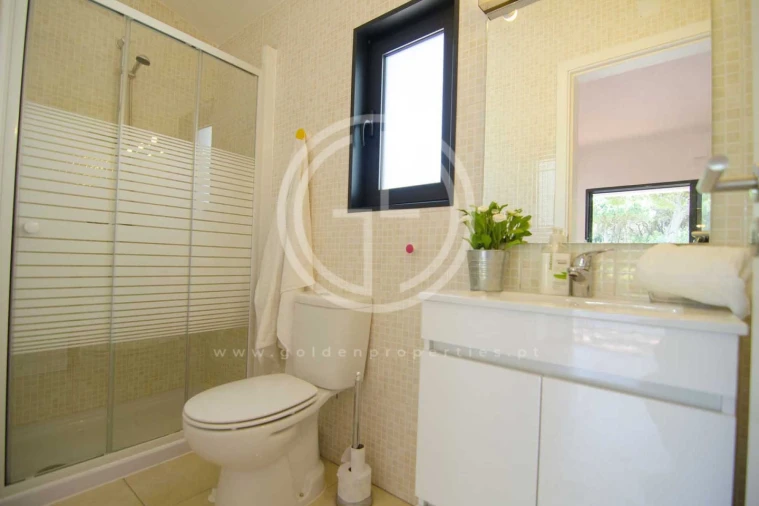 Moradia T3 para Arrendamento férias em Quarteira Foto 10