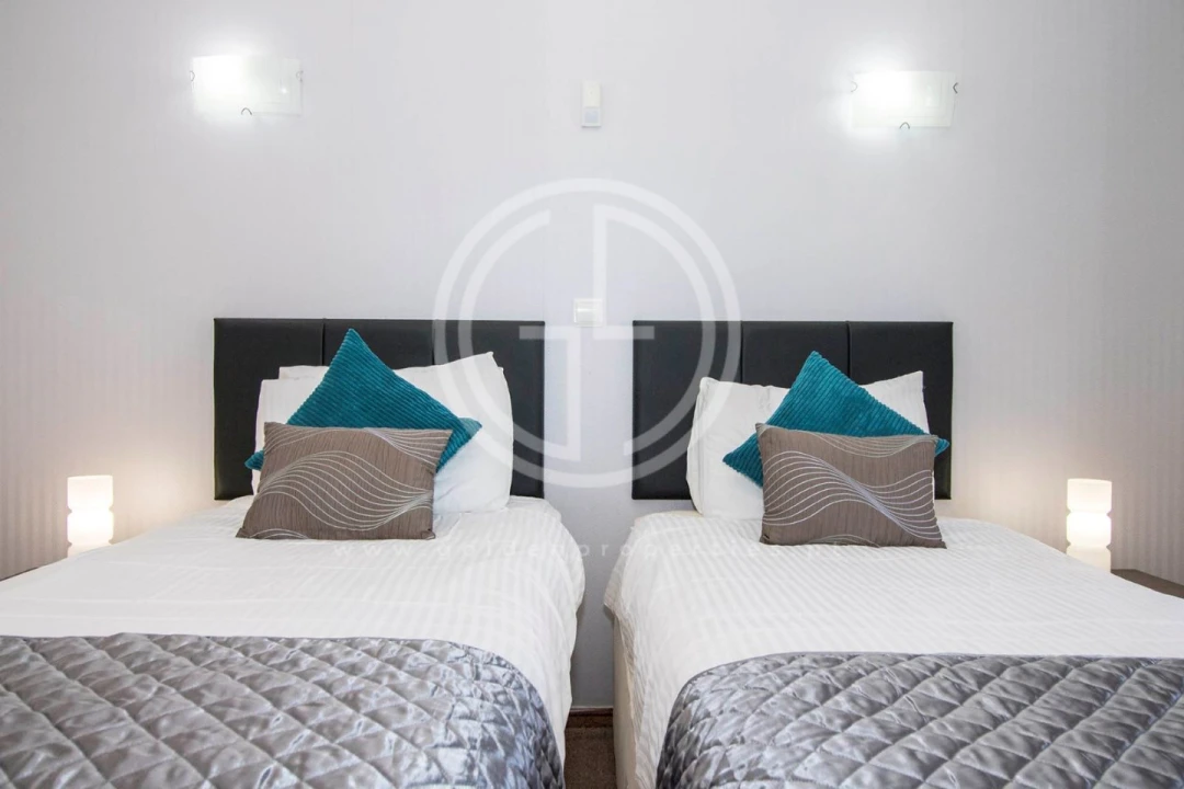 Moradia T5 para Arrendamento férias em Quarteira Foto 9