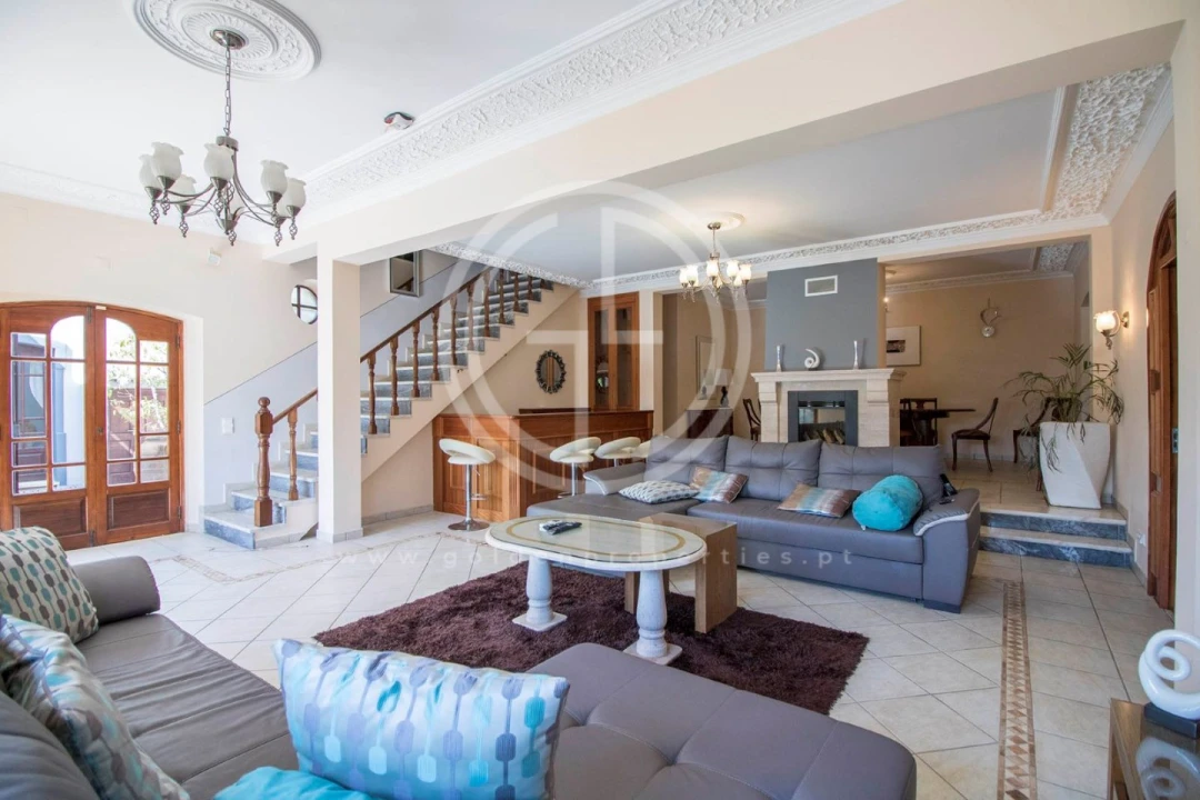 Moradia T5 para Arrendamento férias em Quarteira Foto 3