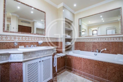 Moradia T5 para Arrendamento férias em Quarteira