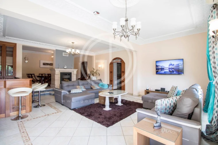 Moradia T5 para Arrendamento férias em Quarteira Foto 4