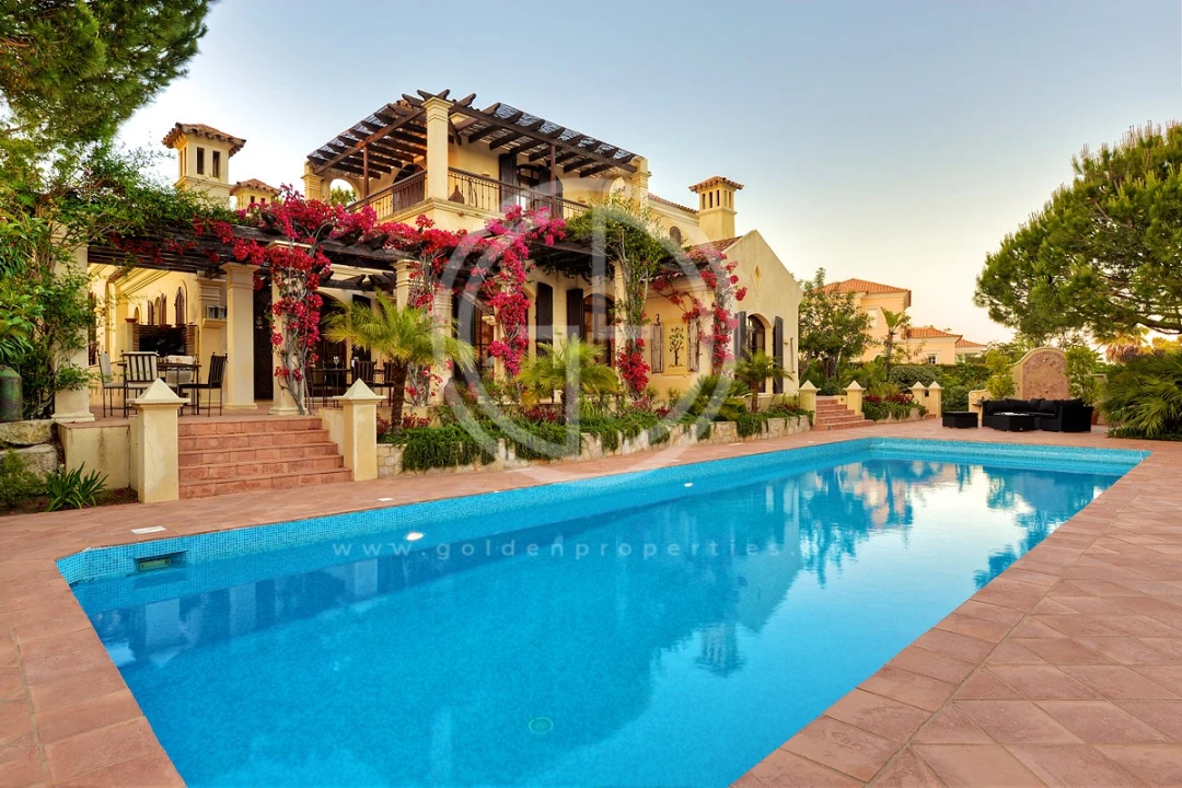 Moradia T6 para Arrendamento férias em Almancil Foto 1