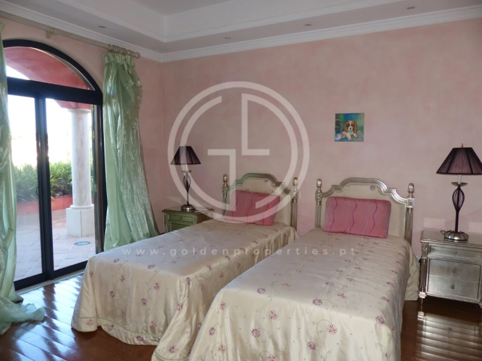 Moradia T5 para Arrendamento férias em Almancil Foto 14