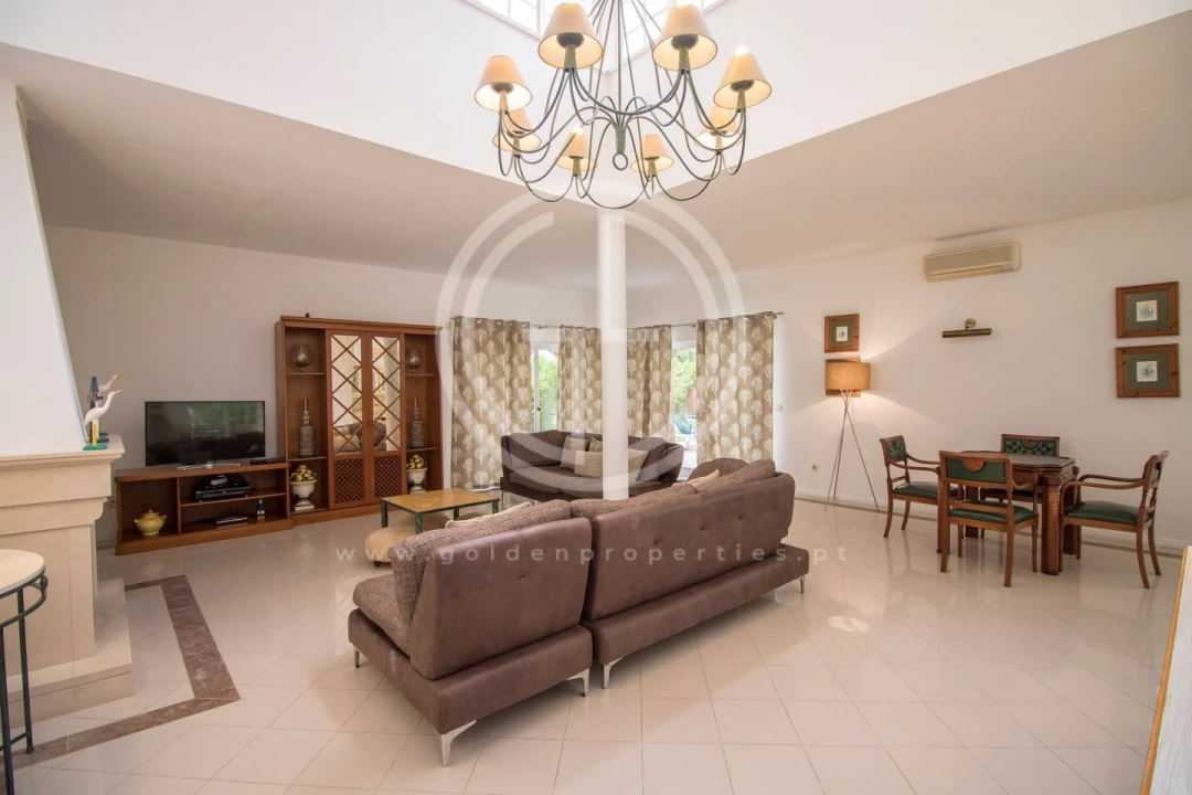 Moradia T7 para Arrendamento férias em Quarteira Foto 5