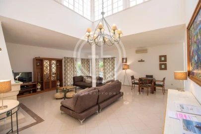 Moradia T7 para Arrendamento férias em Quarteira