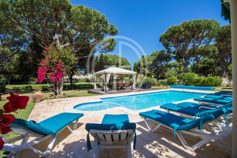 Moradia T7 para Arrendamento férias em Quarteira Foto 2