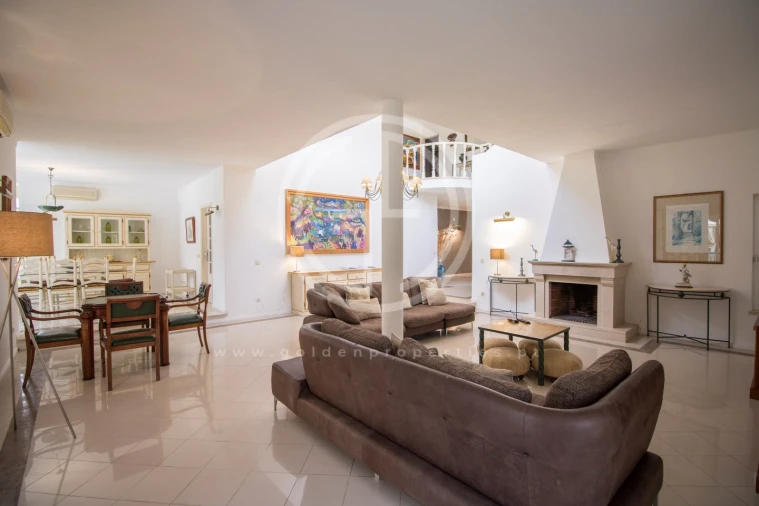 Moradia T7 para Arrendamento férias em Quarteira Foto 3