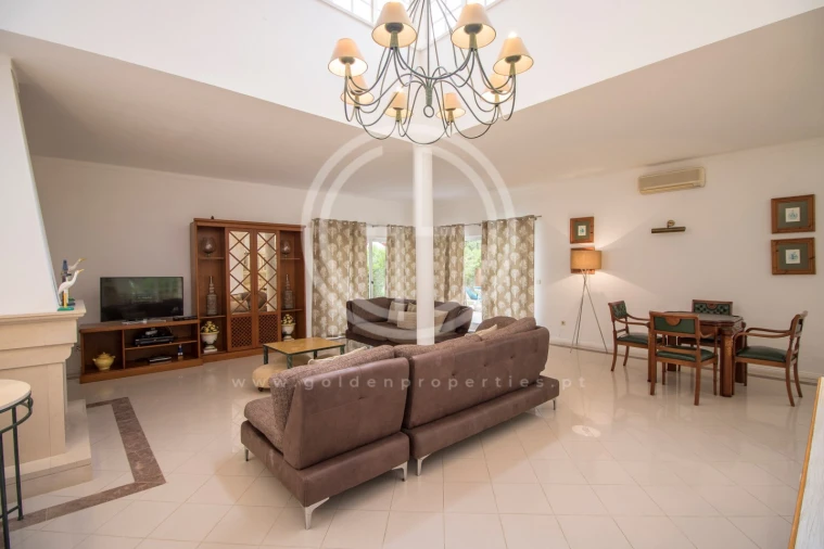 Moradia T7 para Arrendamento férias em Quarteira Foto 5