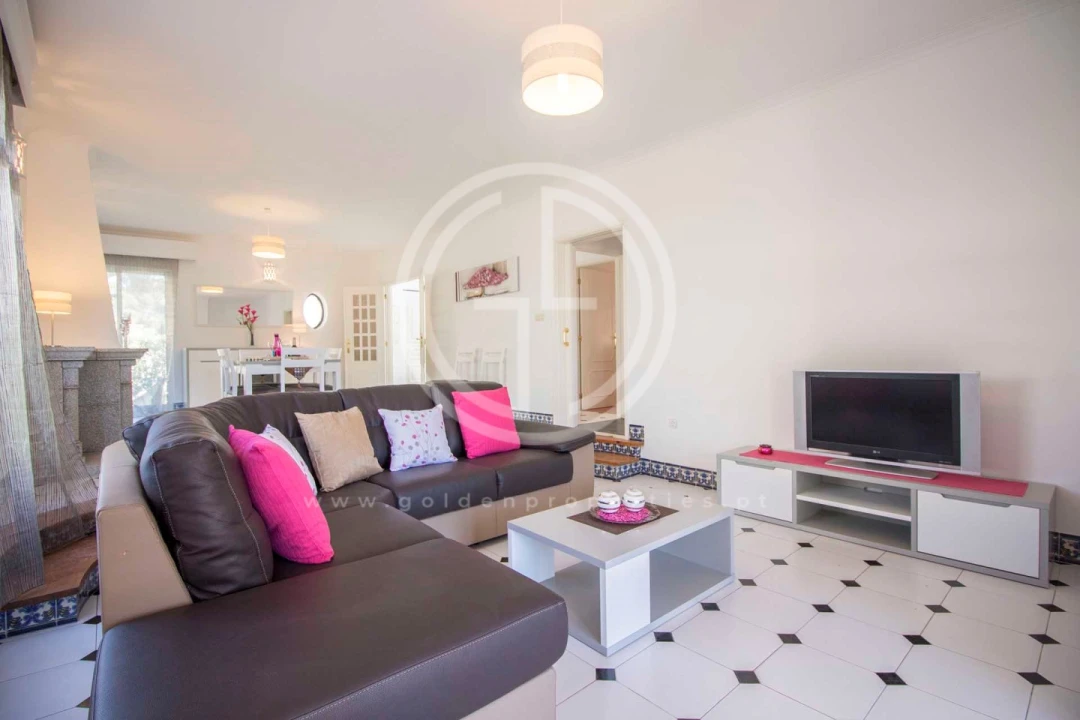 Moradia T4 para Arrendamento férias em Quarteira Foto 6