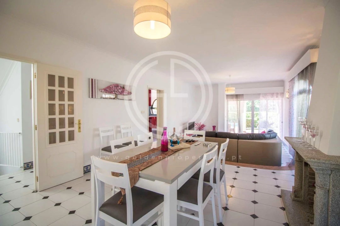 Moradia T4 para Arrendamento férias em Quarteira Foto 7