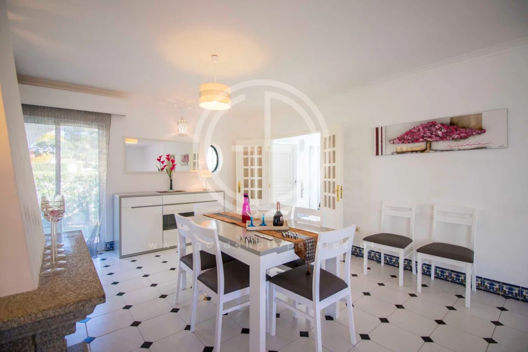 Moradia T4 para Arrendamento férias em Quarteira Foto 8