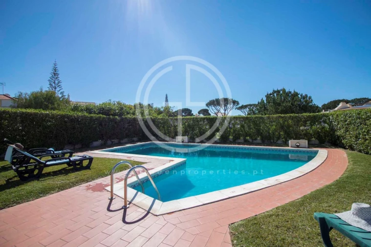 Moradia T4 para Arrendamento férias em Quarteira Foto 4