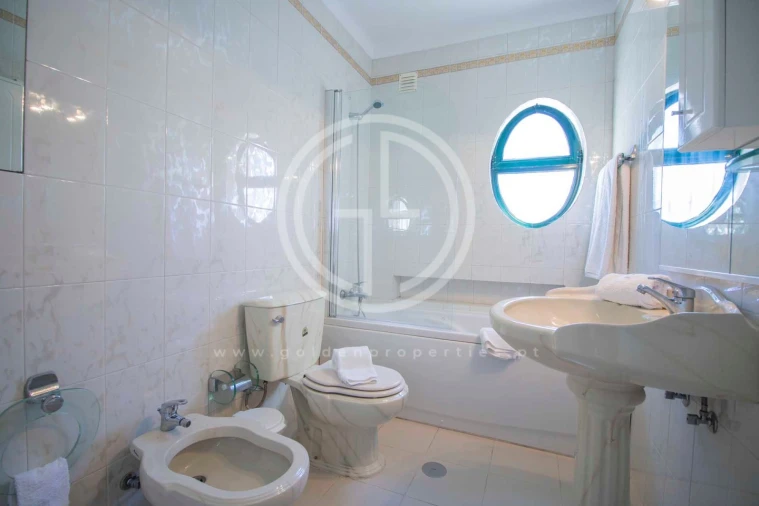 Moradia T4 para Arrendamento férias em Quarteira Foto 18