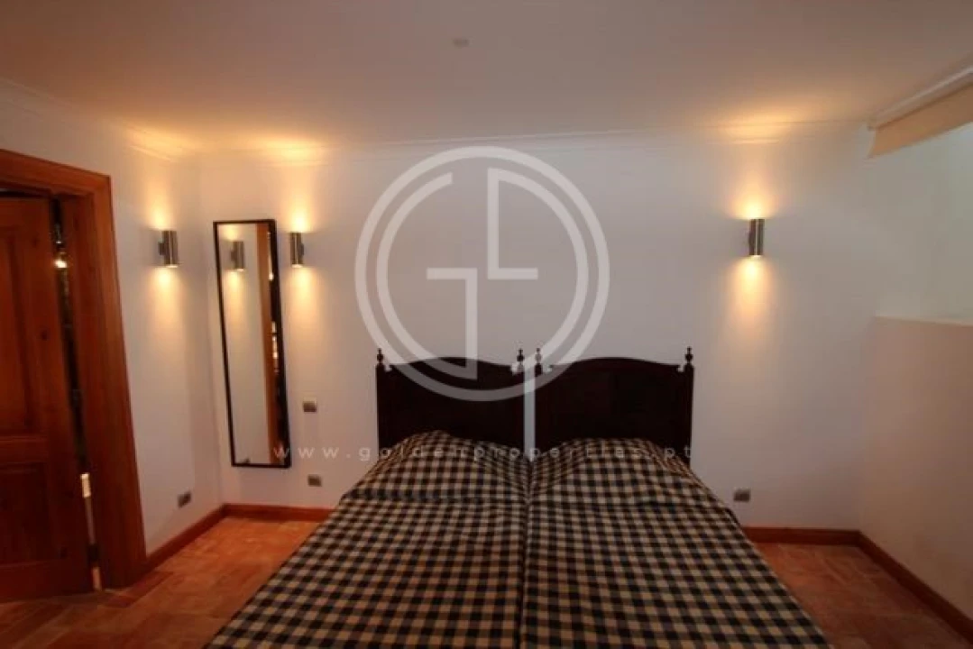 Moradia T5 para Arrendamento férias em Quarteira Foto 12