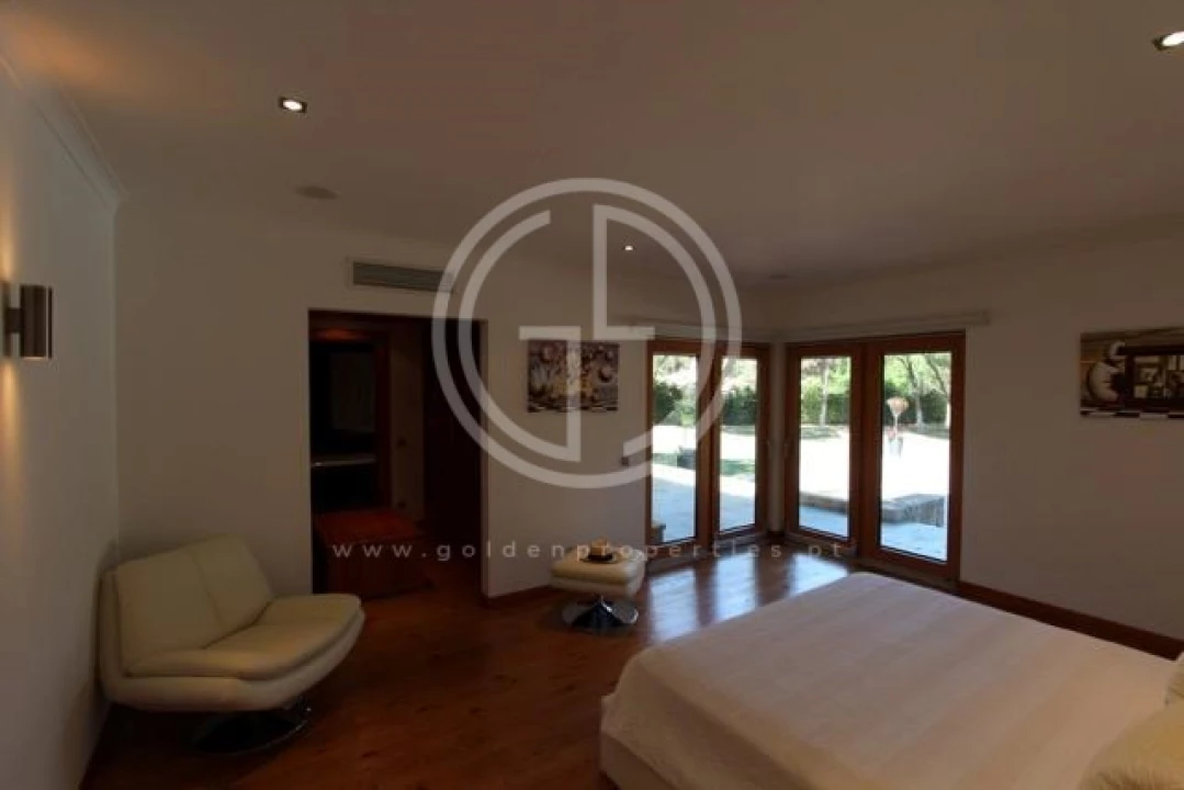 Moradia T5 para Arrendamento férias em Quarteira Foto 13