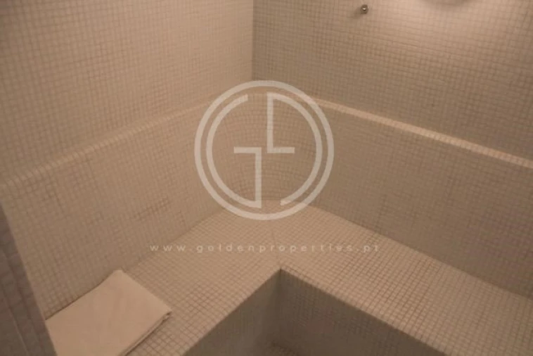 Moradia T5 para Arrendamento férias em Quarteira Foto 19