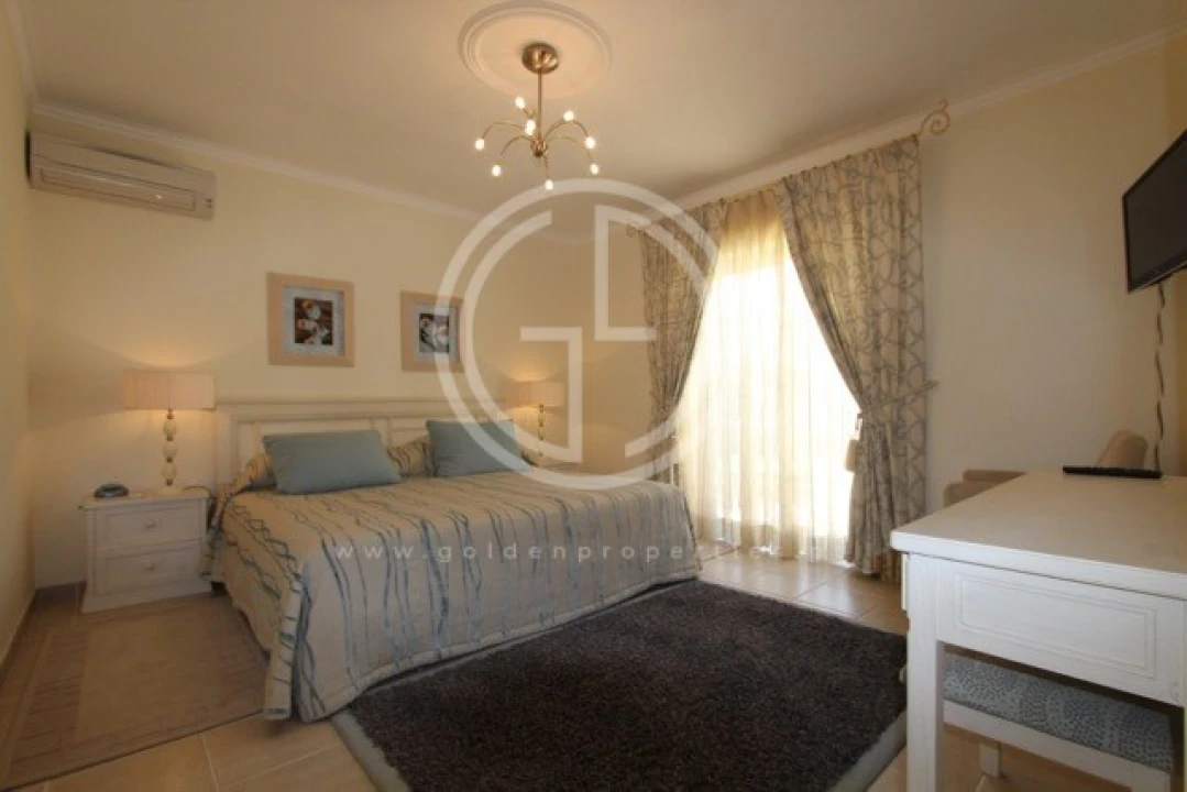 Moradia T4 para Arrendamento férias em Almancil Foto 4