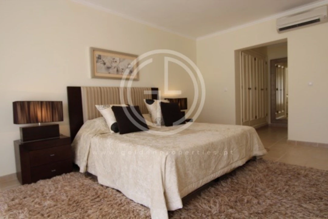 Moradia T4 para Arrendamento férias em Almancil Foto 8