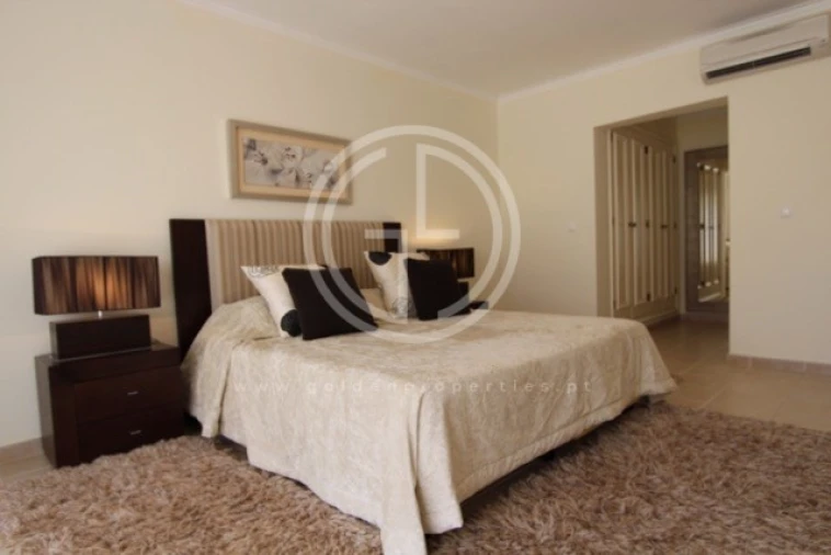 Moradia T4 para Arrendamento férias em Almancil Foto 8