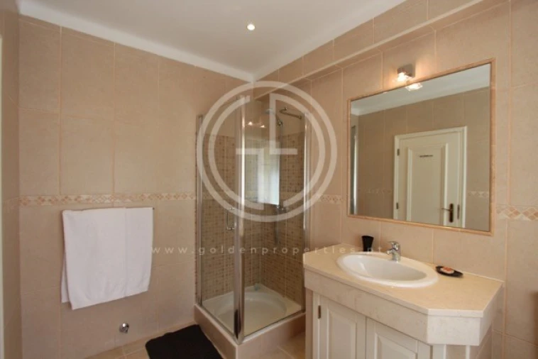 Moradia T4 para Arrendamento férias em Almancil Foto 12