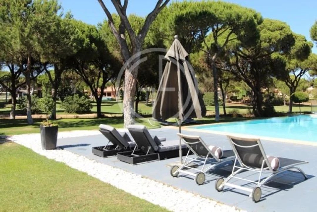 Moradia T9 para Arrendamento férias em Quarteira Foto 1