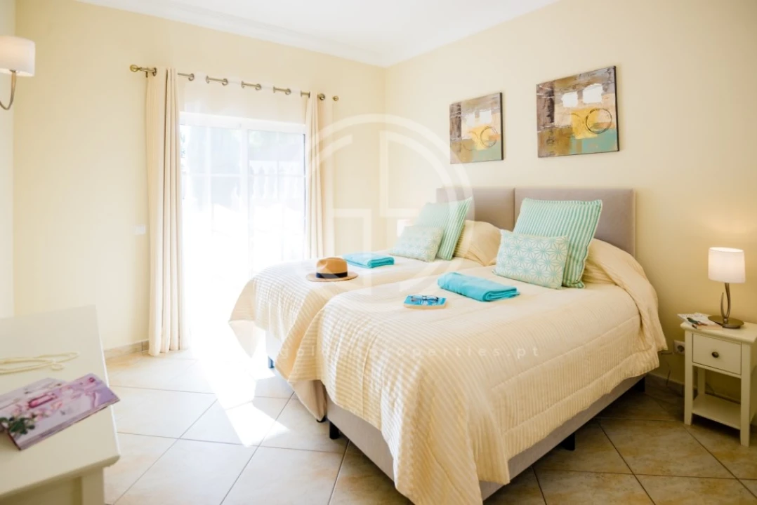 Moradia T4 para Arrendamento férias em Almancil Foto 6