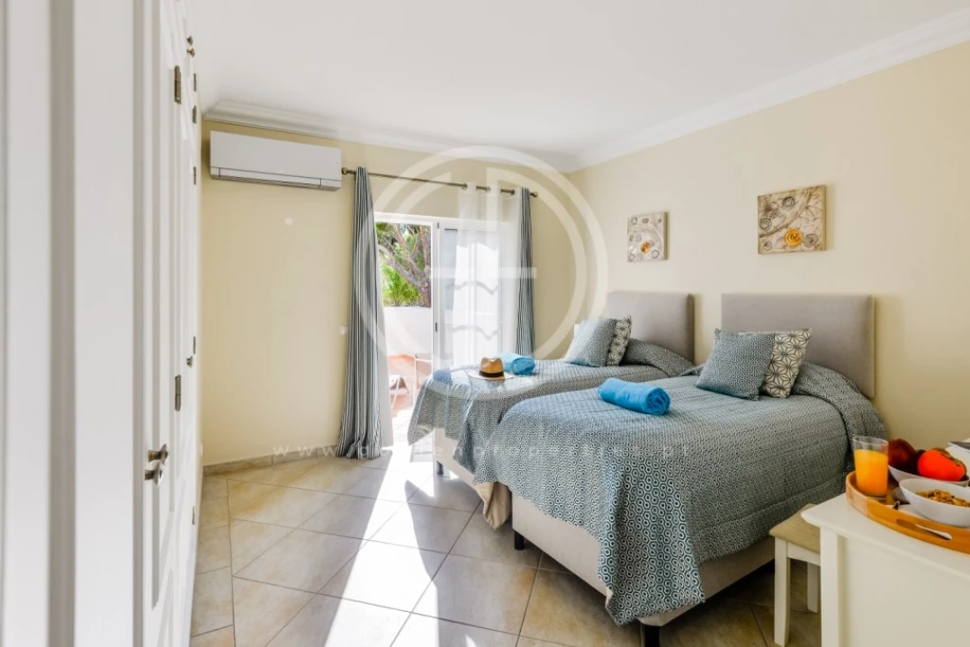 Moradia T4 para Arrendamento férias em Almancil Foto 7