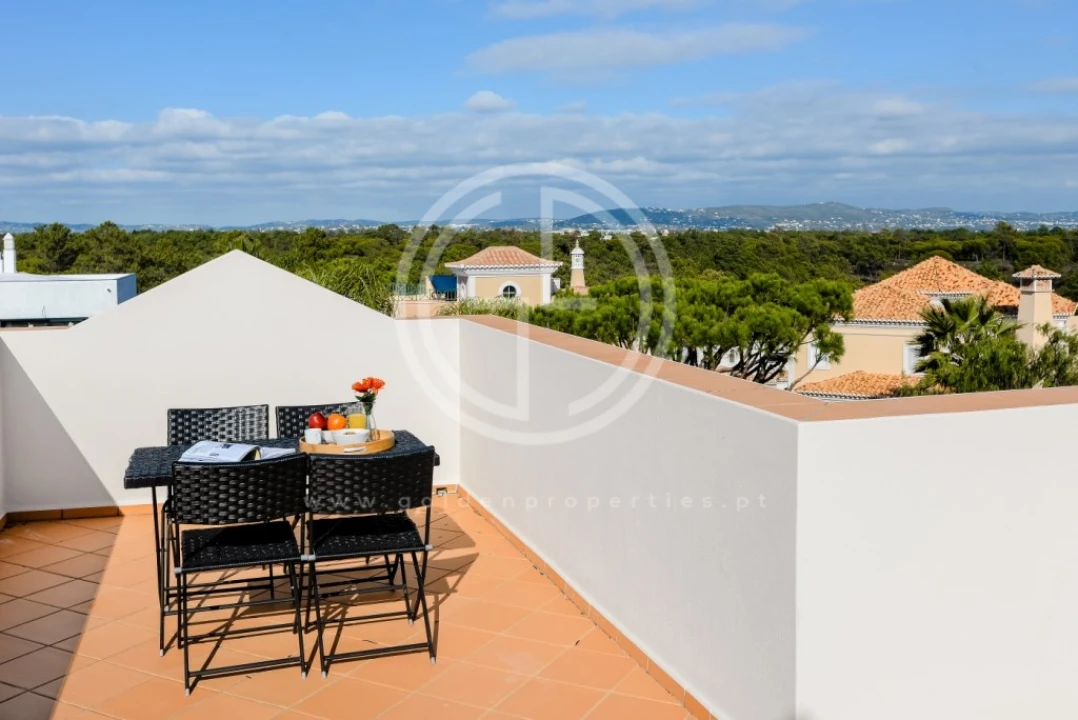 Moradia T4 para Arrendamento férias em Almancil Foto 13