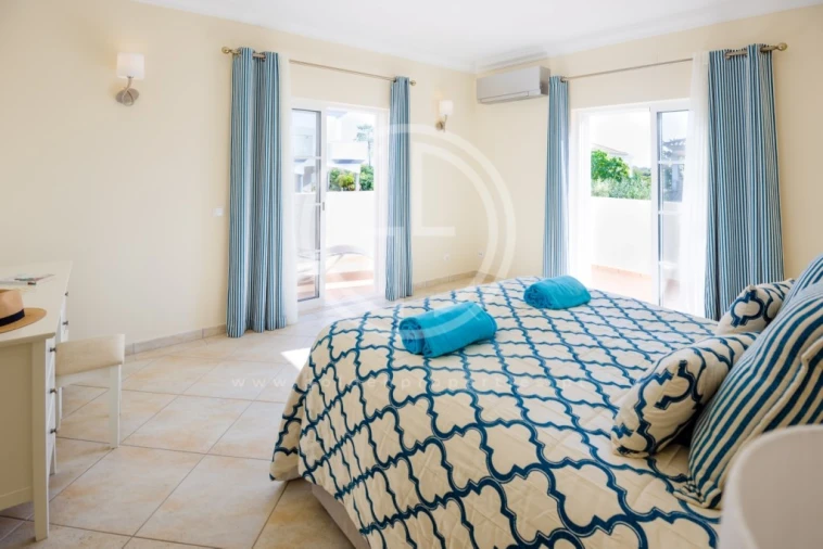 Moradia T4 para Arrendamento férias em Almancil Foto 5