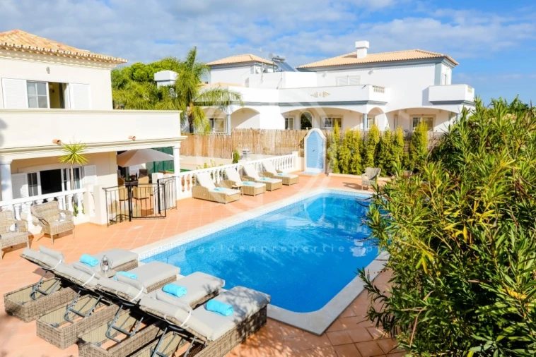 Moradia T4 para Arrendamento férias em Almancil Foto 22