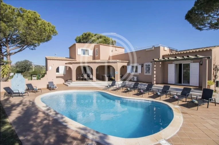 Moradia para Arrendamento férias em Quarteira Foto 1