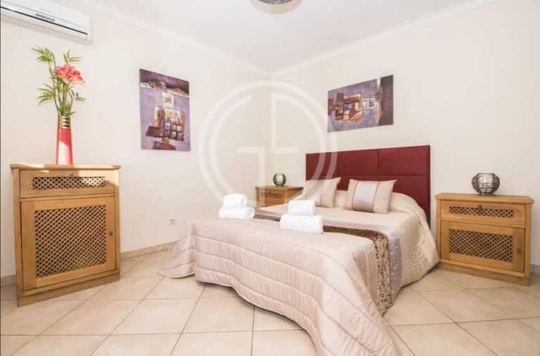 Moradia para Arrendamento férias em Quarteira Foto 13