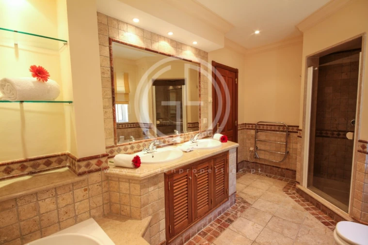 Moradia T6 para Arrendamento férias em Almancil Foto 15