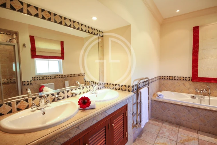 Moradia T6 para Arrendamento férias em Almancil Foto 16