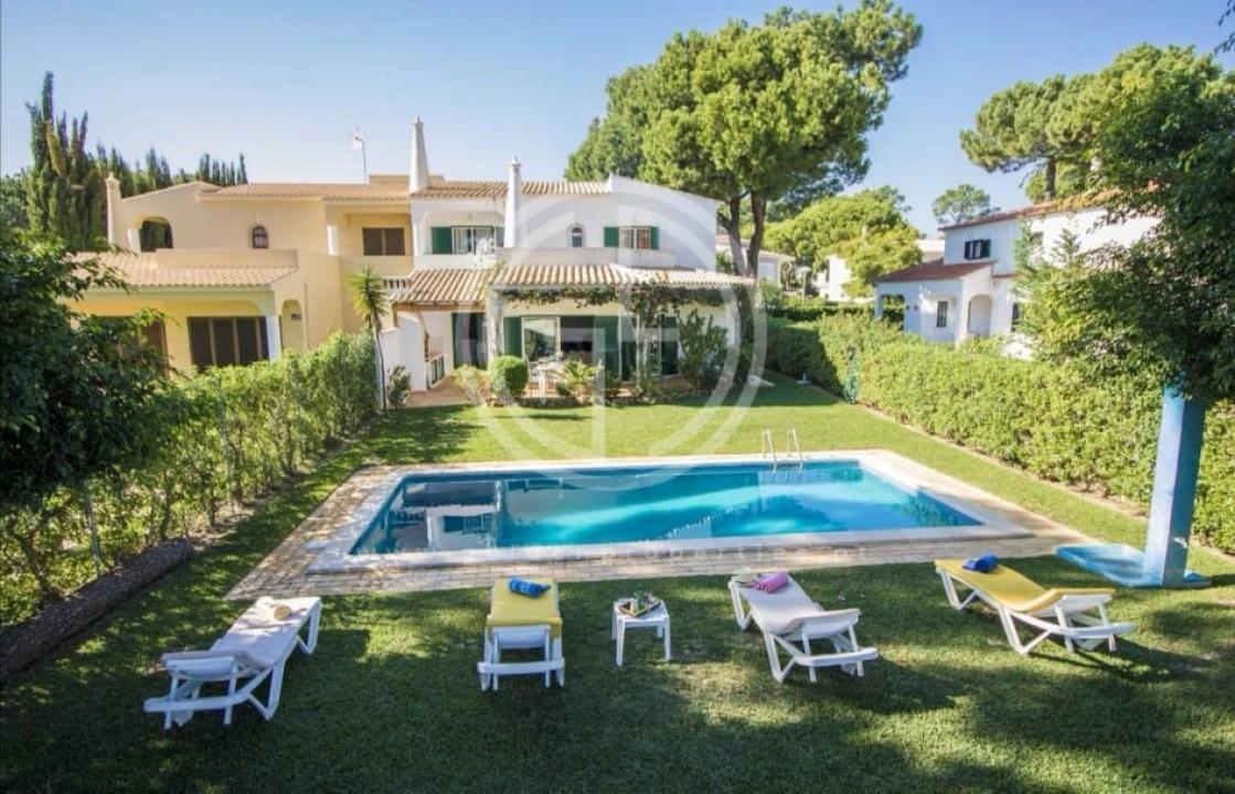 Moradia T4 para Arrendamento férias em Quarteira Foto 1