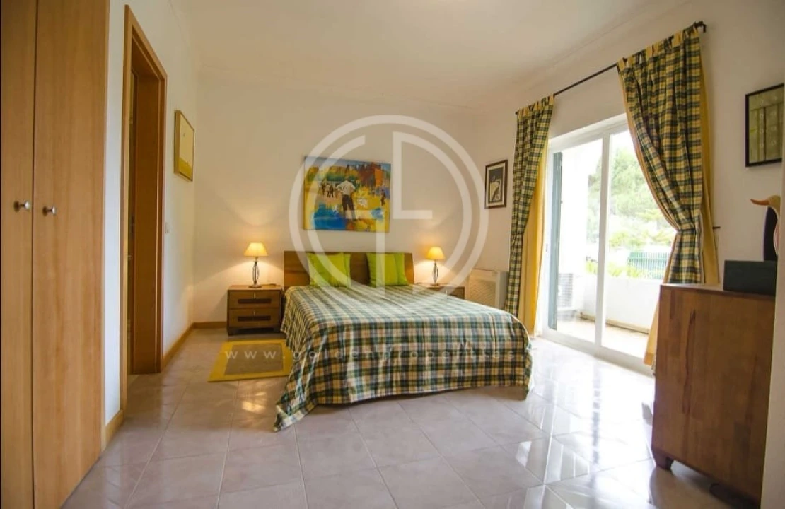 Moradia T4 para Arrendamento férias em Quarteira Foto 8