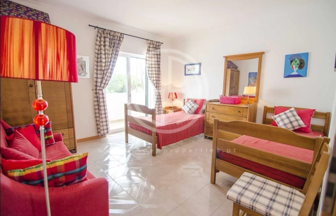 Moradia T4 para Arrendamento férias em Quarteira Foto 10