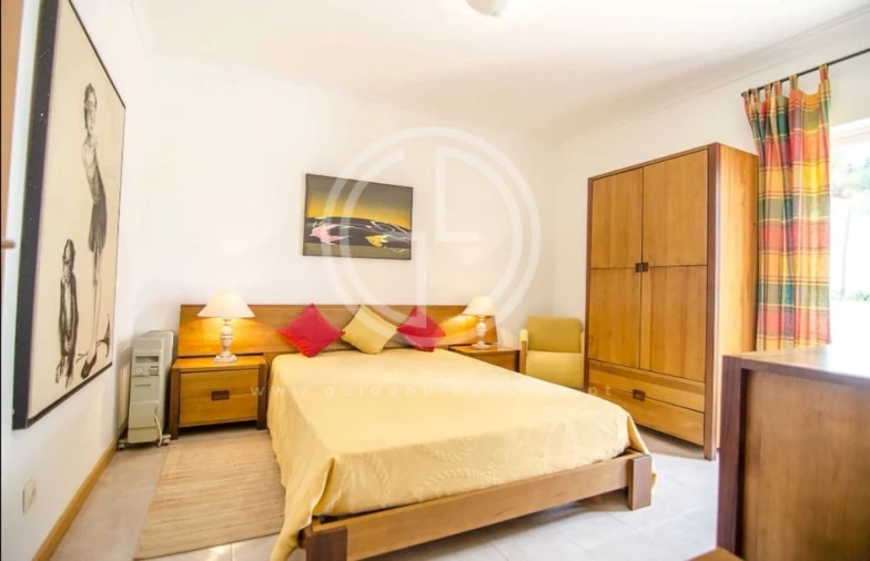 Moradia T4 para Arrendamento férias em Quarteira Foto 9