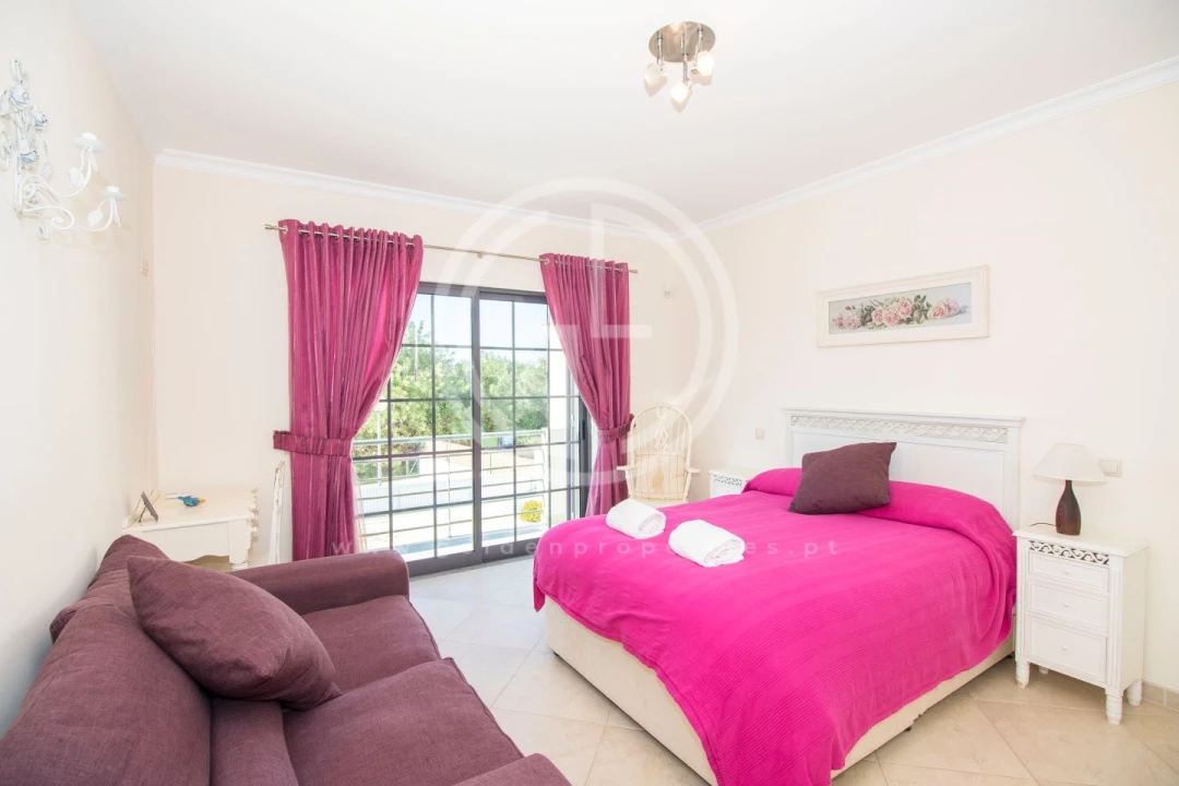 Moradia T4 para Arrendamento férias em Ferreiras Foto 8