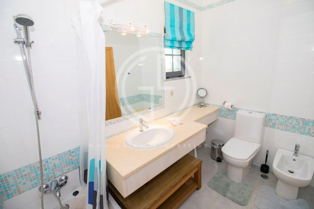 Moradia T4 para Arrendamento férias em Ferreiras Foto 12