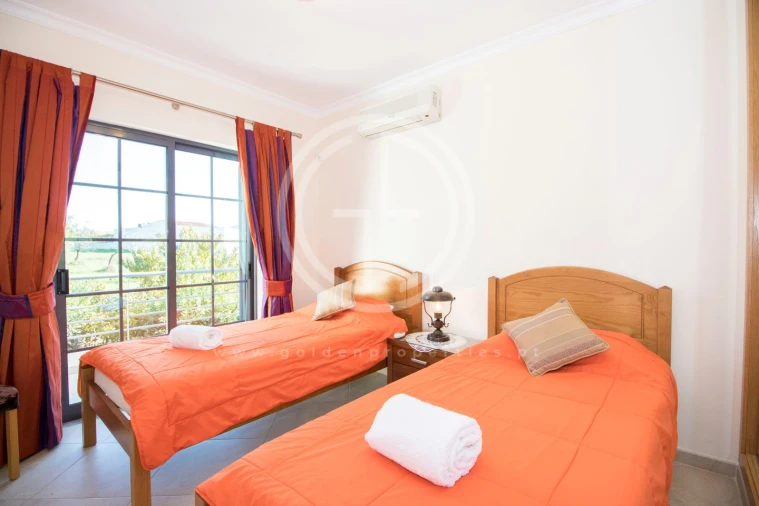 Moradia T4 para Arrendamento férias em Ferreiras Foto 6