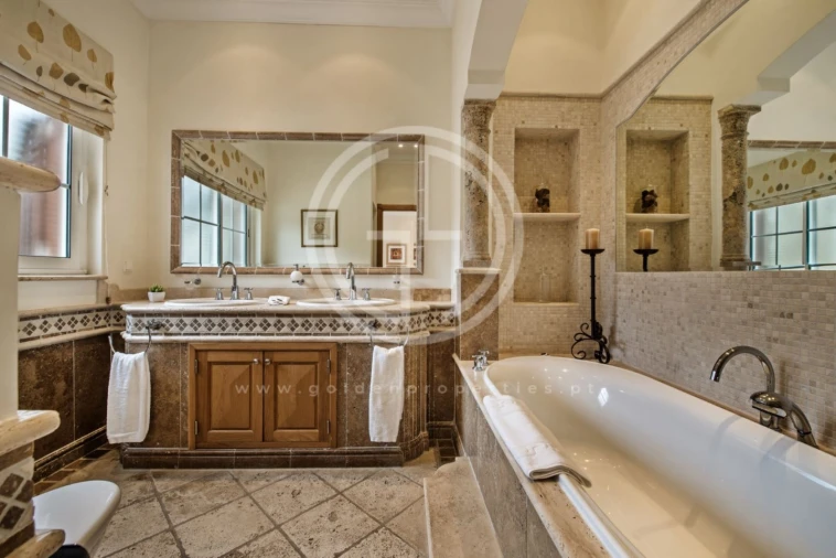 Moradia T5 para Arrendamento férias em Almancil Foto 9