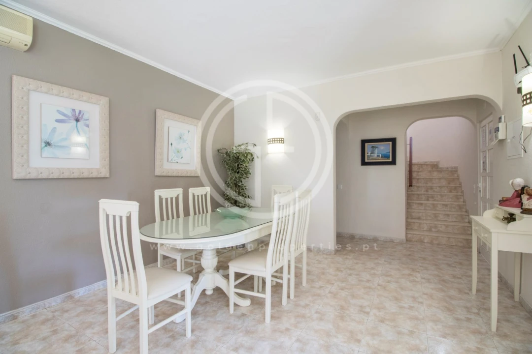 Moradia T3 para Arrendamento férias em Almancil Foto 7