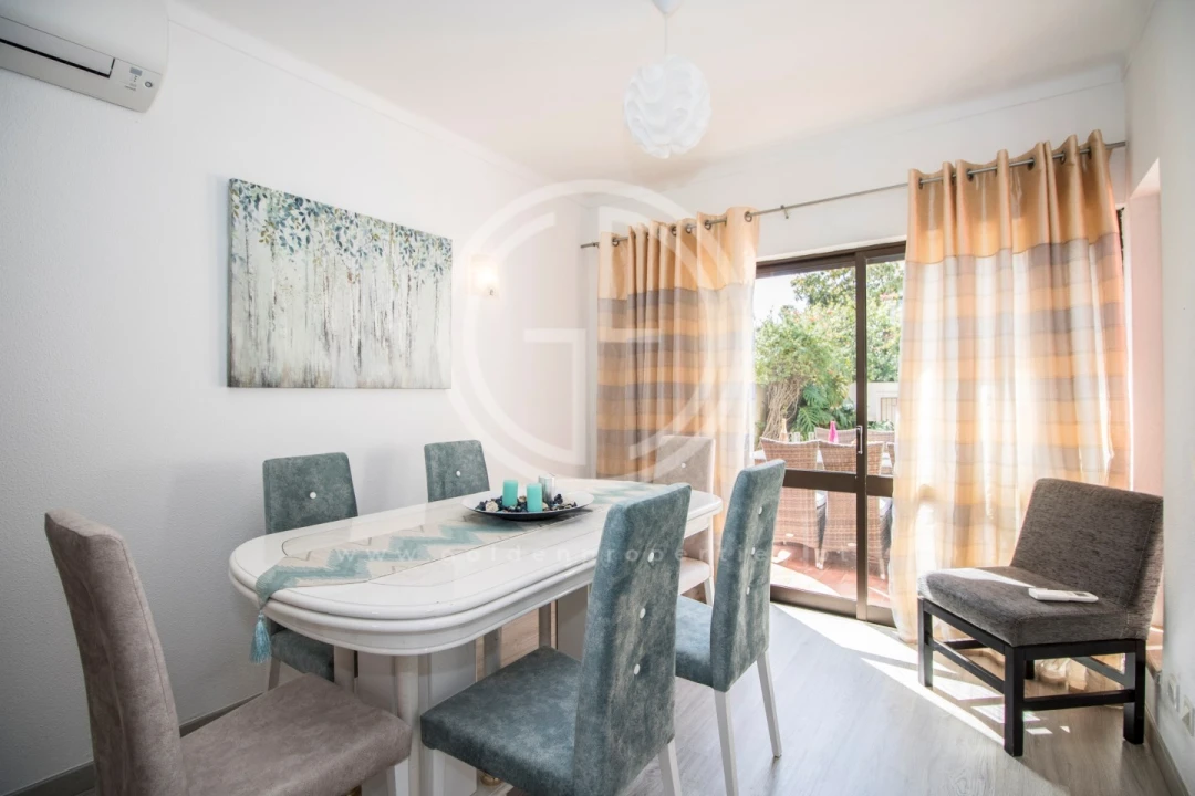 Moradia T4 para Arrendamento férias em Quarteira Foto 4