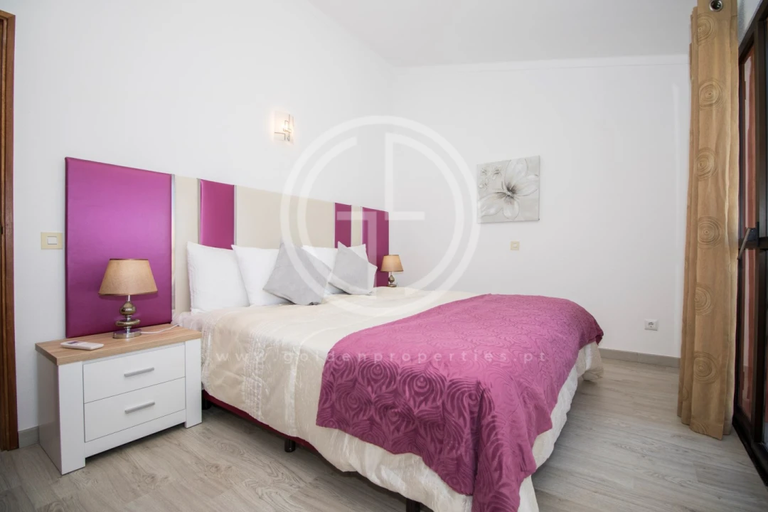 Moradia T4 para Arrendamento férias em Quarteira Foto 8