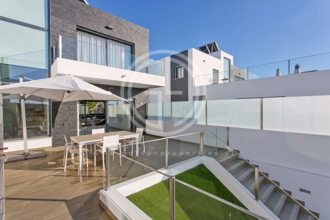 Moradia T5 para Arrendamento férias em Quarteira Foto 3